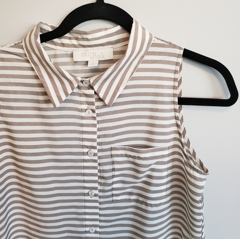 Olive + Oak sleeveless striped blouse size small